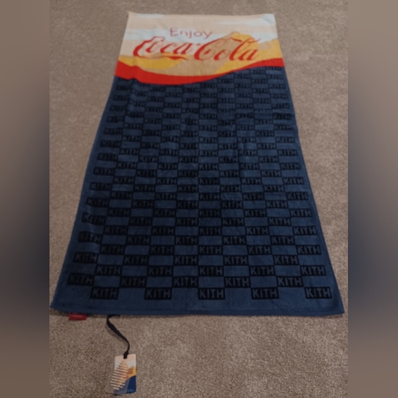 🌟Brand New w/ Tags🌟 KITH x Coca-Cola Mountains Towel - Picture 5 of 7